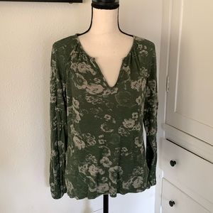 Lucky brand long sleeve vneck green top size S